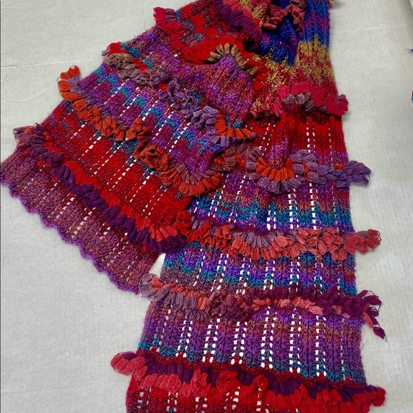 HAND KNIT Scarf / Wrap w/ Ruffle Detail - Picture 2 of 3